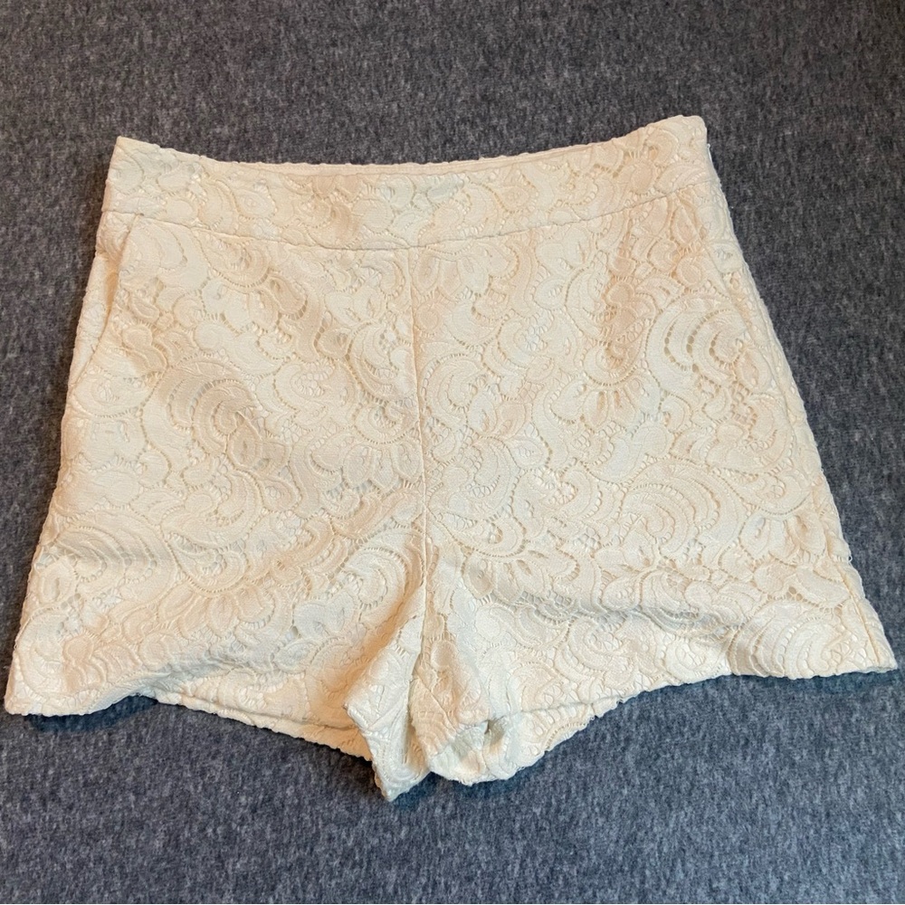 Express Ivory Lace Dressy Shorts Size 10 Feminine Chic Lined Shorts
